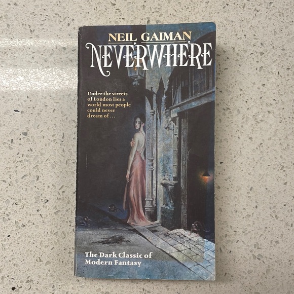Neverwhere, a Novel Book by Neil Gaiman (The Dark Classic of Modern Fantasy) - Picture 1 of 4